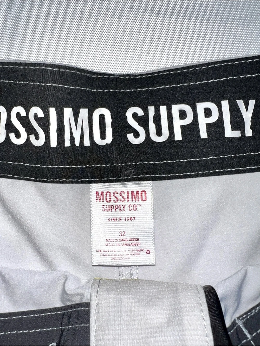 Mossimo Supply Co. Size 32 Men's Board Shorts Gray Stripe Swim Shorts